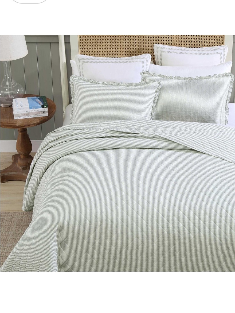 Laura Ashley - Twin Quilt Set, for Everyday Home Use, Soft Comfortable Design
